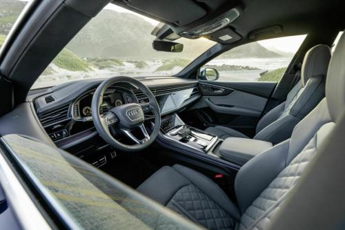 2024 Audi SQ8 interior